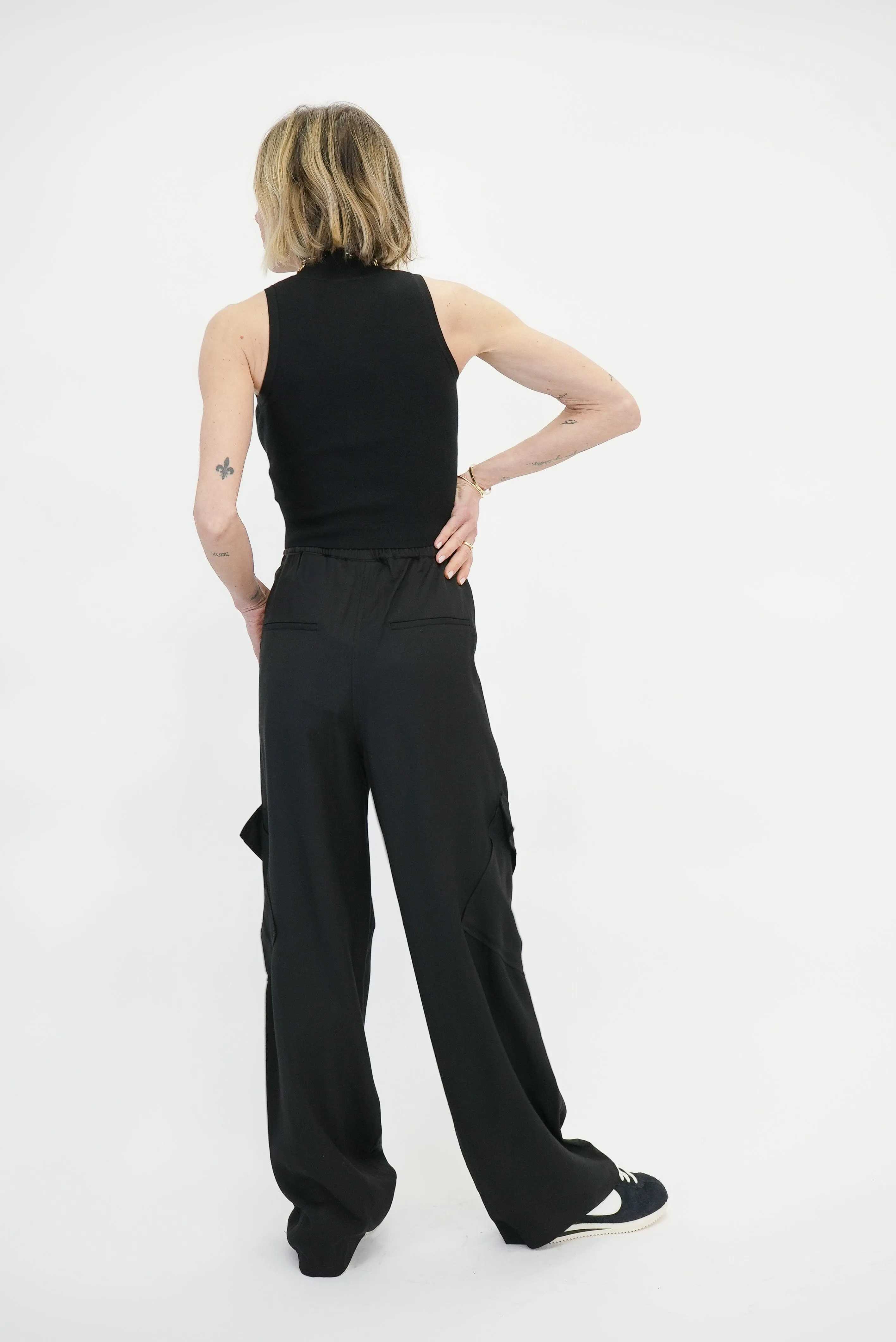 TARY SLEEVELESS TURTLENECK CROP TOP