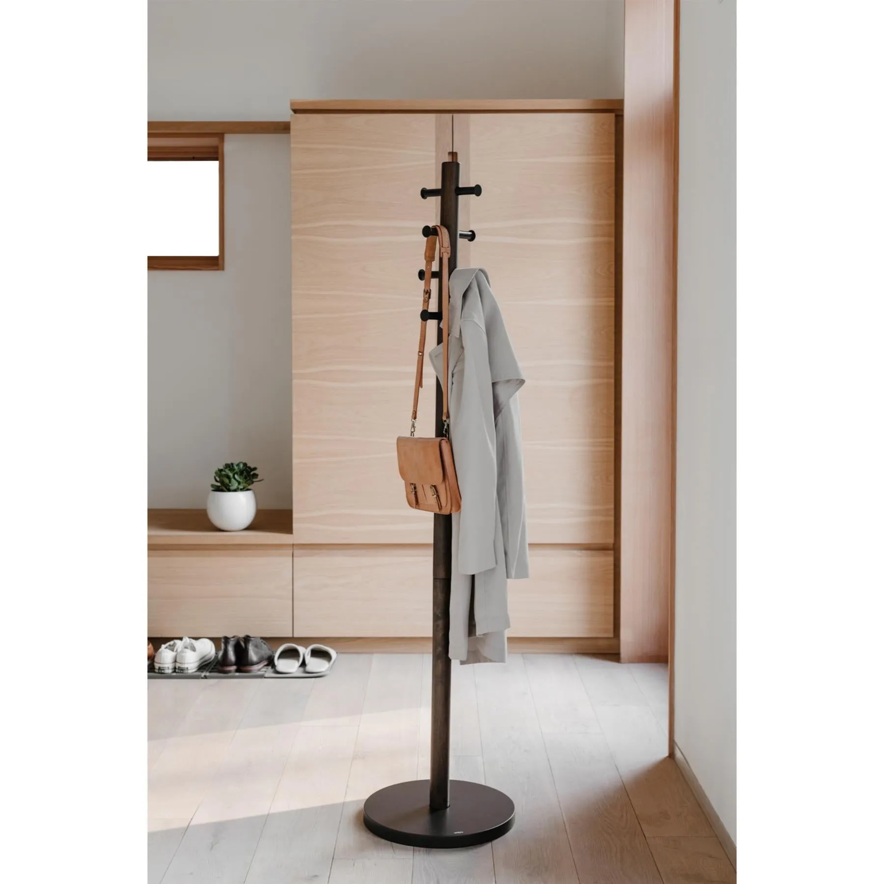 Umbra Pillar Coat Rack in Black / Walnut