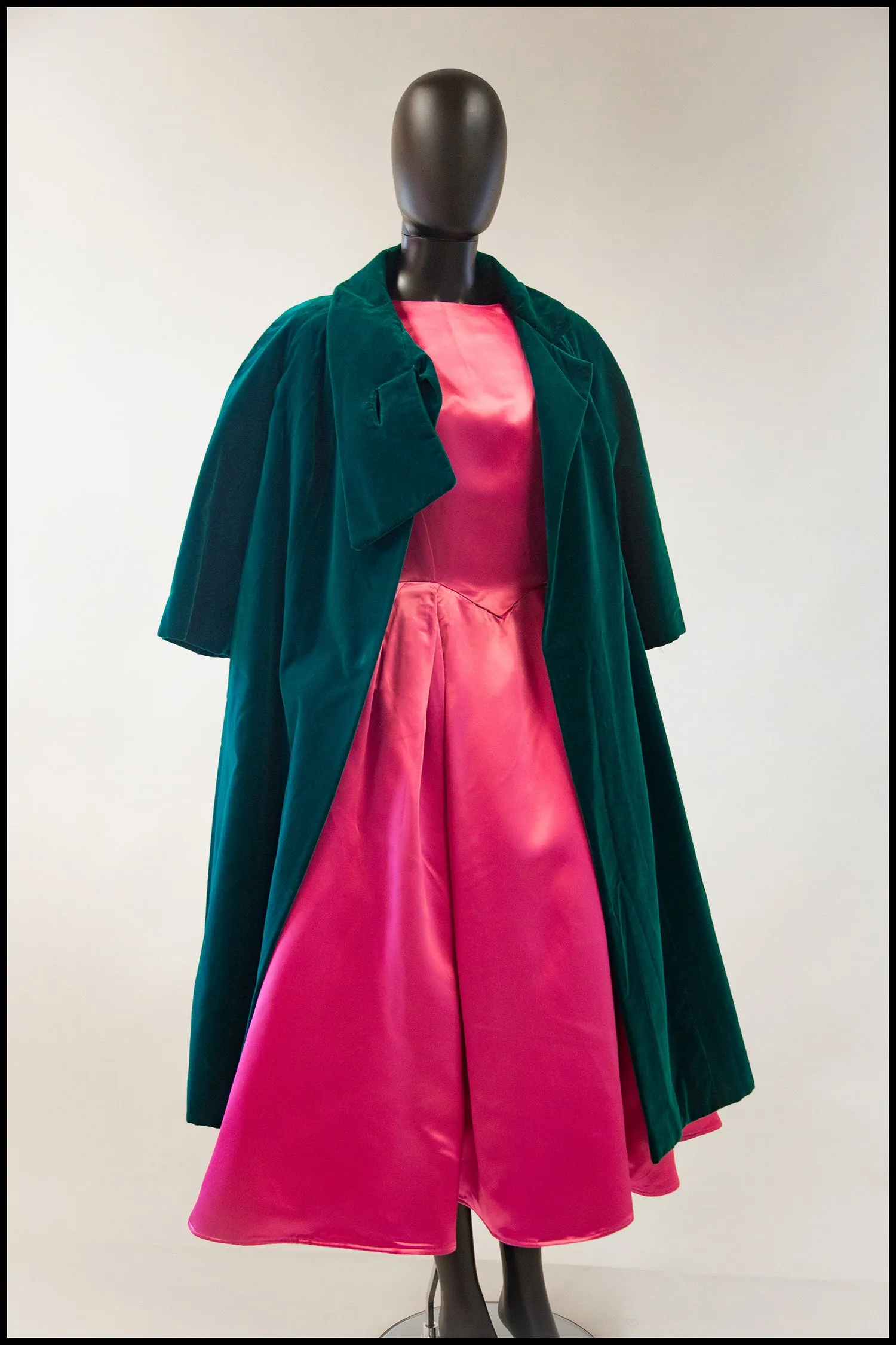 Vintage 1950s Emerald Green Velvet Evening Coat